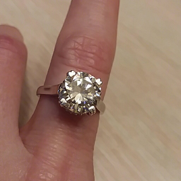 4 CARAT MOISSANITE RING - Picture 3 of 8